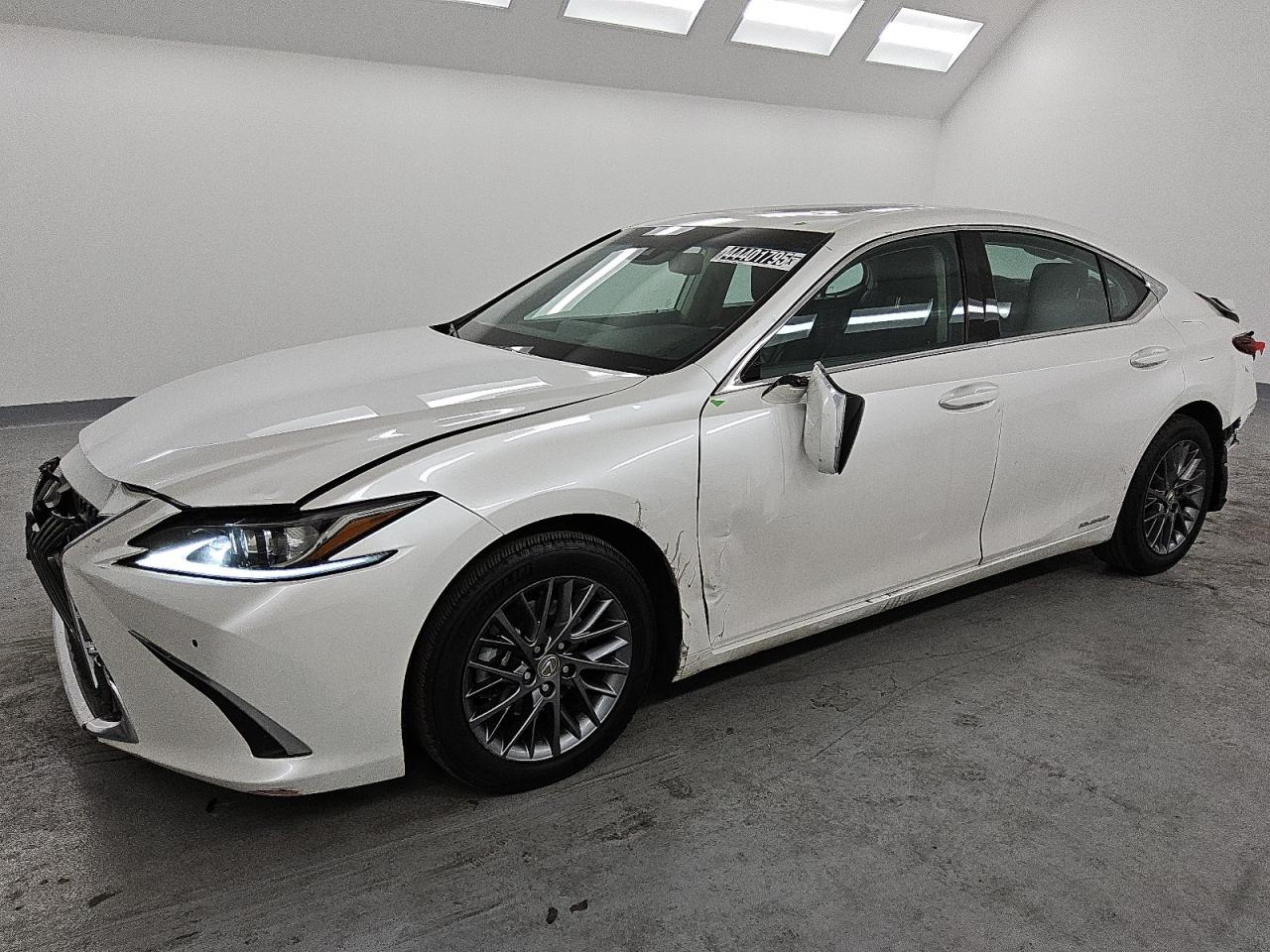 2021 Lexus ES - Image 1