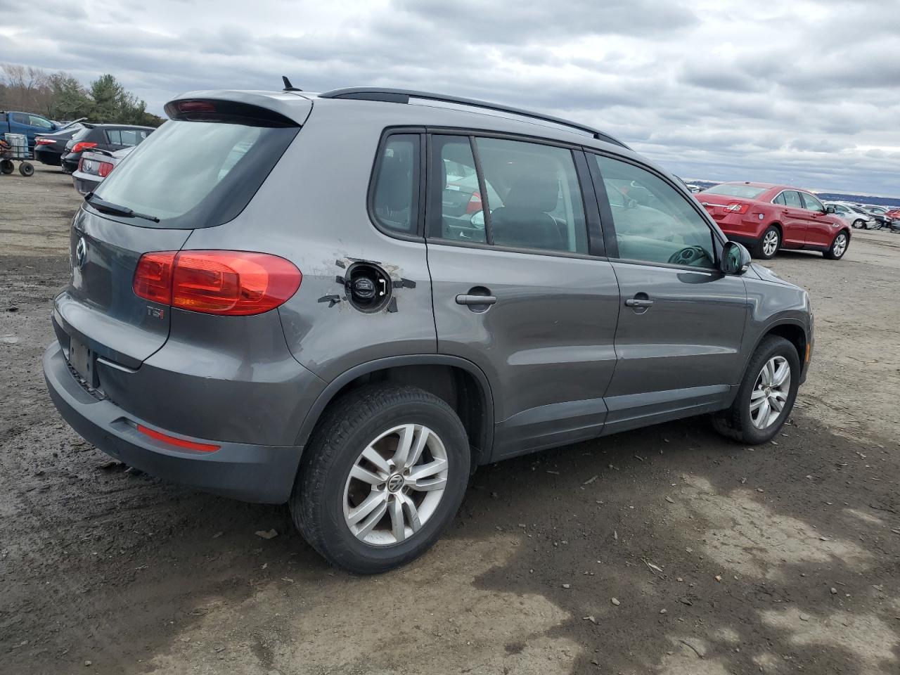 2016 Volkswagen Tiguan - Image 3