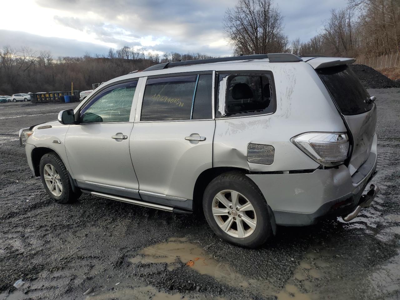 2012 Toyota Highlander - Image 2