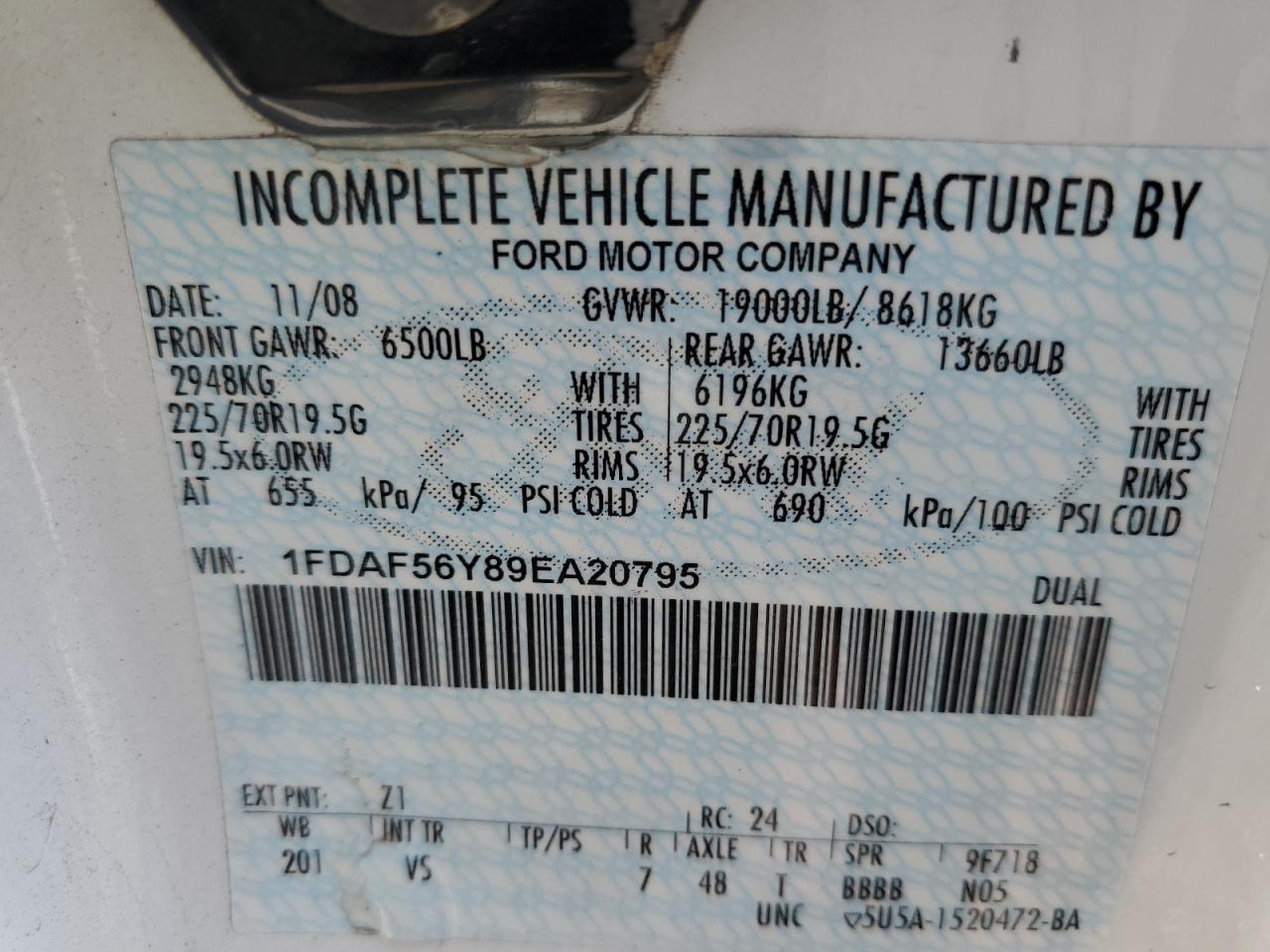 2009 Ford F550 - Image 12