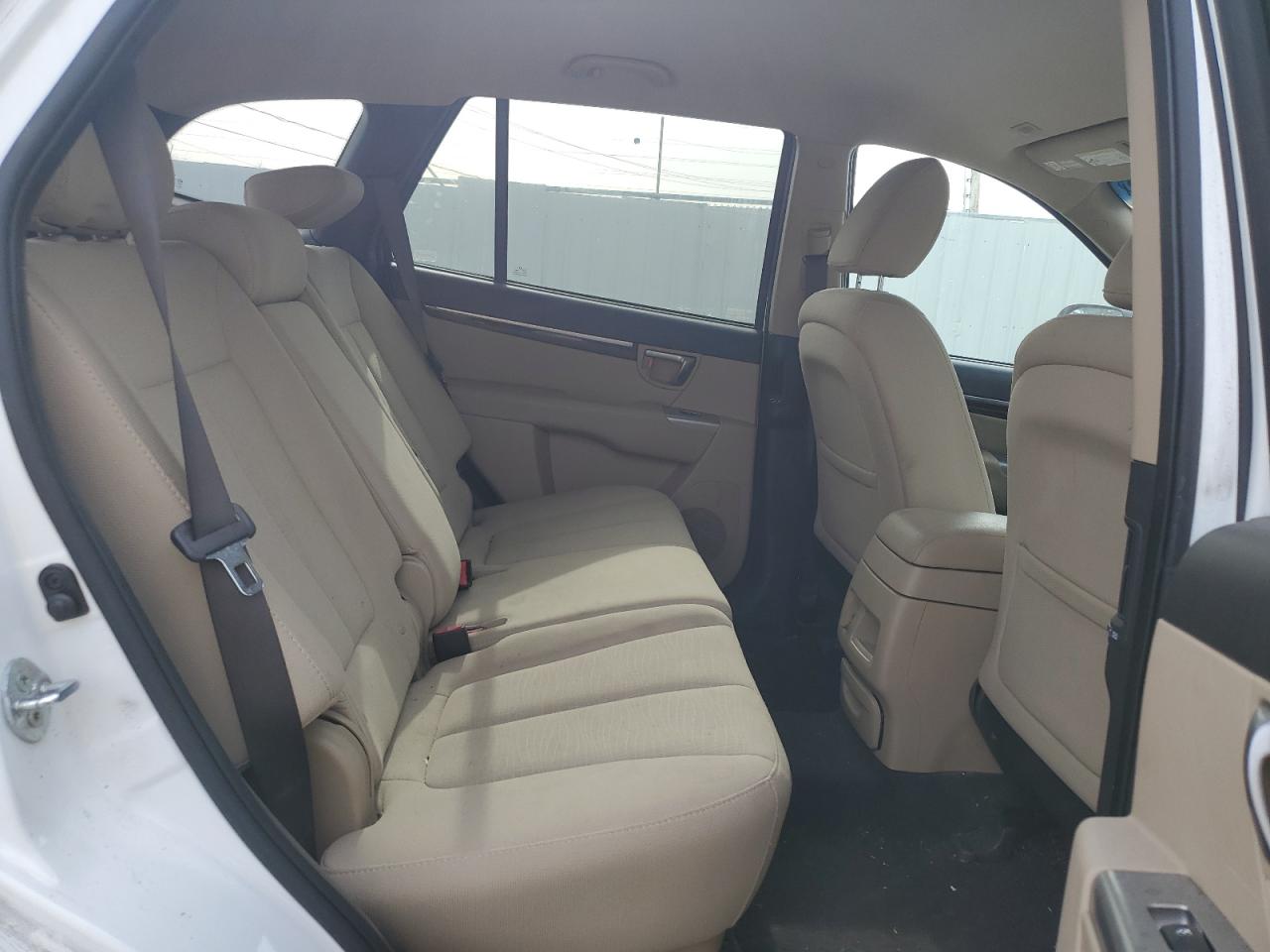 2012 Hyundai Santa Fe - Image 11