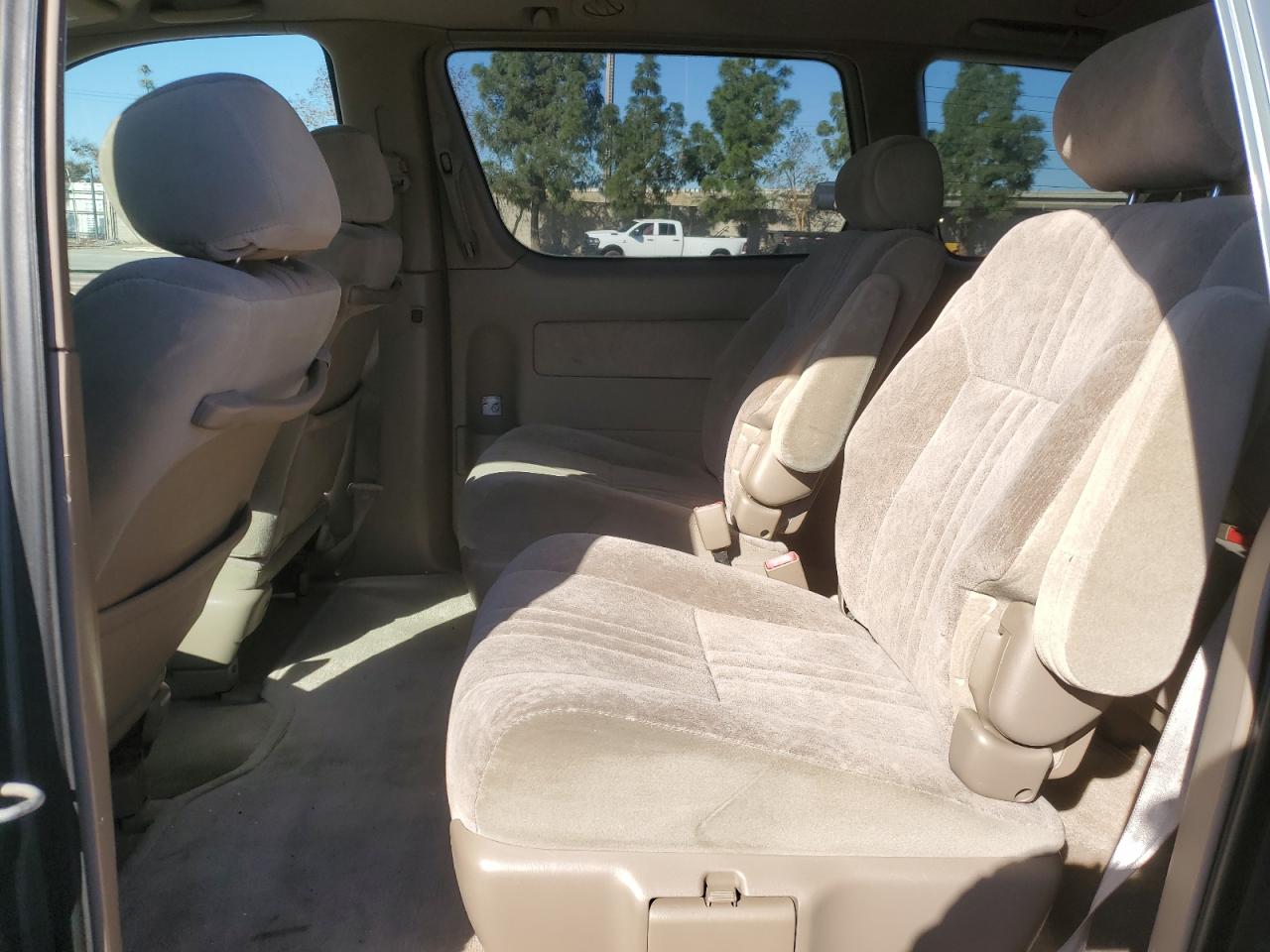 1999 Toyota Sienna - Image 11