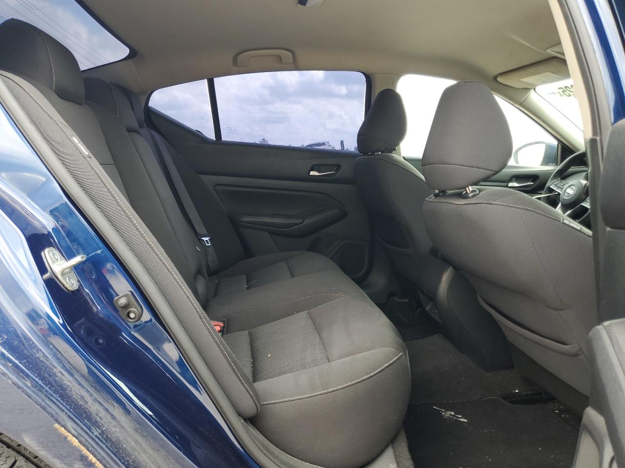 2020 Nissan Altima - Image 10