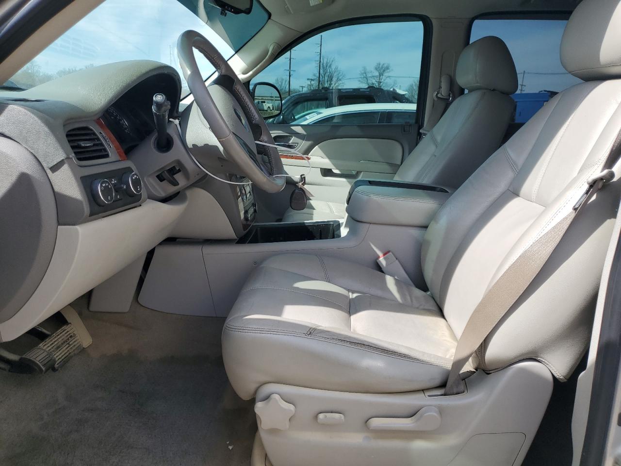2010 Chevrolet Tahoe - Image 7