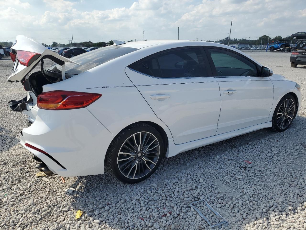 2018 Hyundai Elantra - Image 3