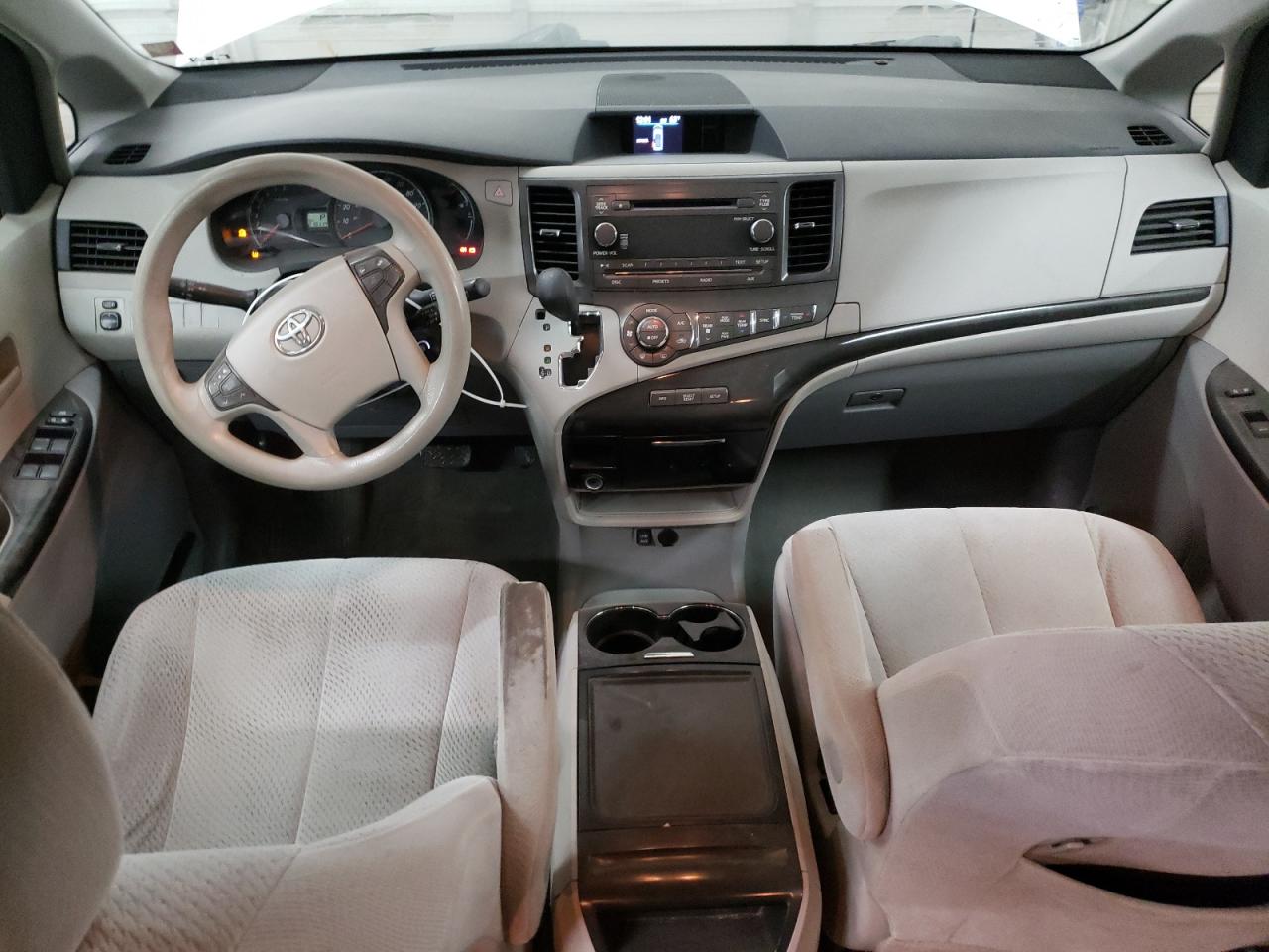 2013 Toyota Sienna - Image 8