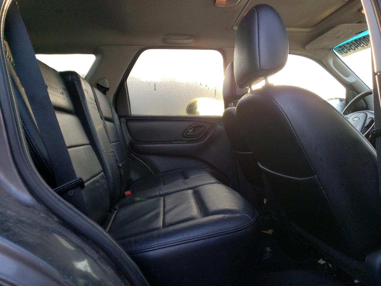 2005 Ford Escape - Image 11