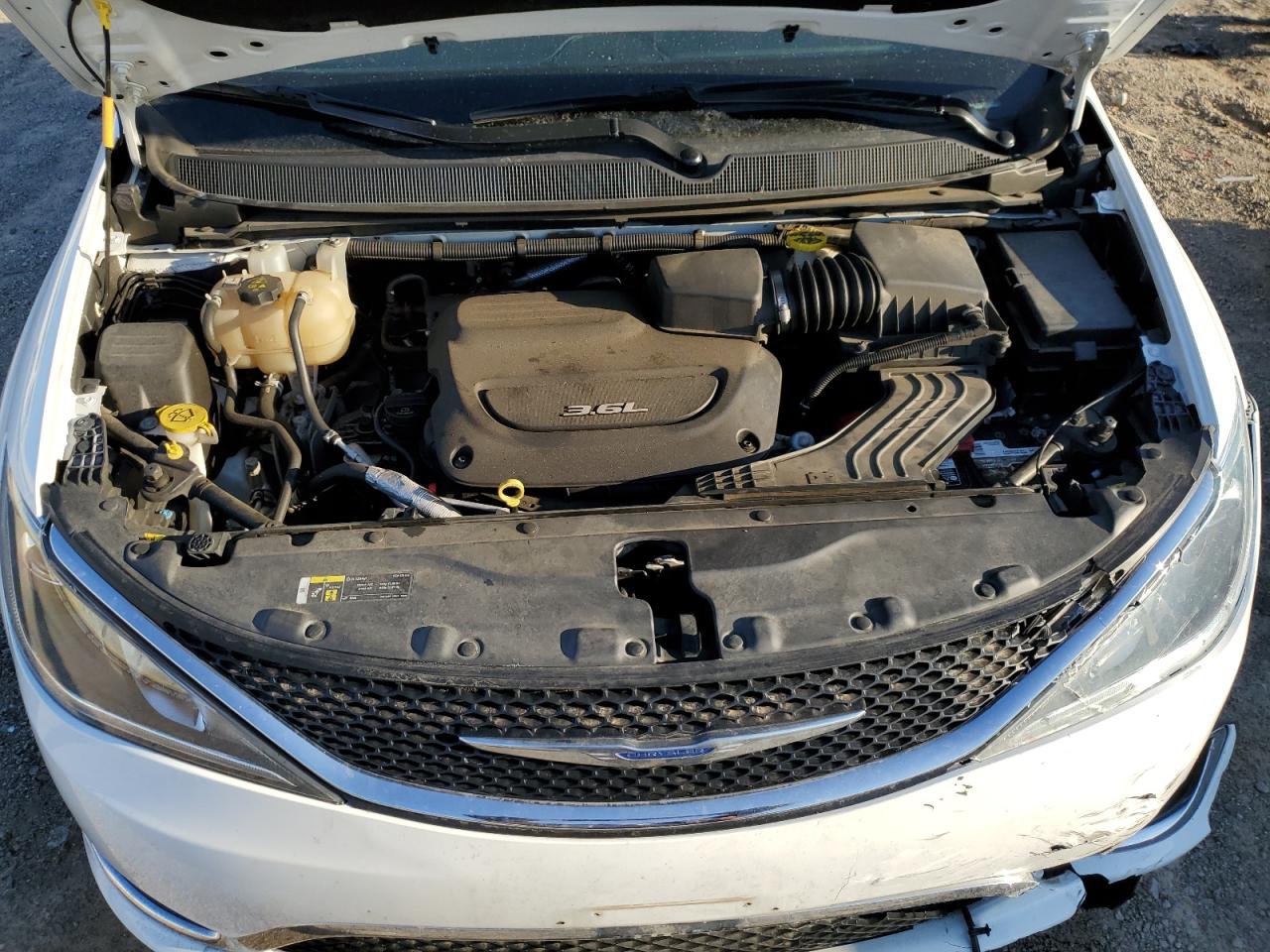 2018 Chrysler Pacifica - Image 13