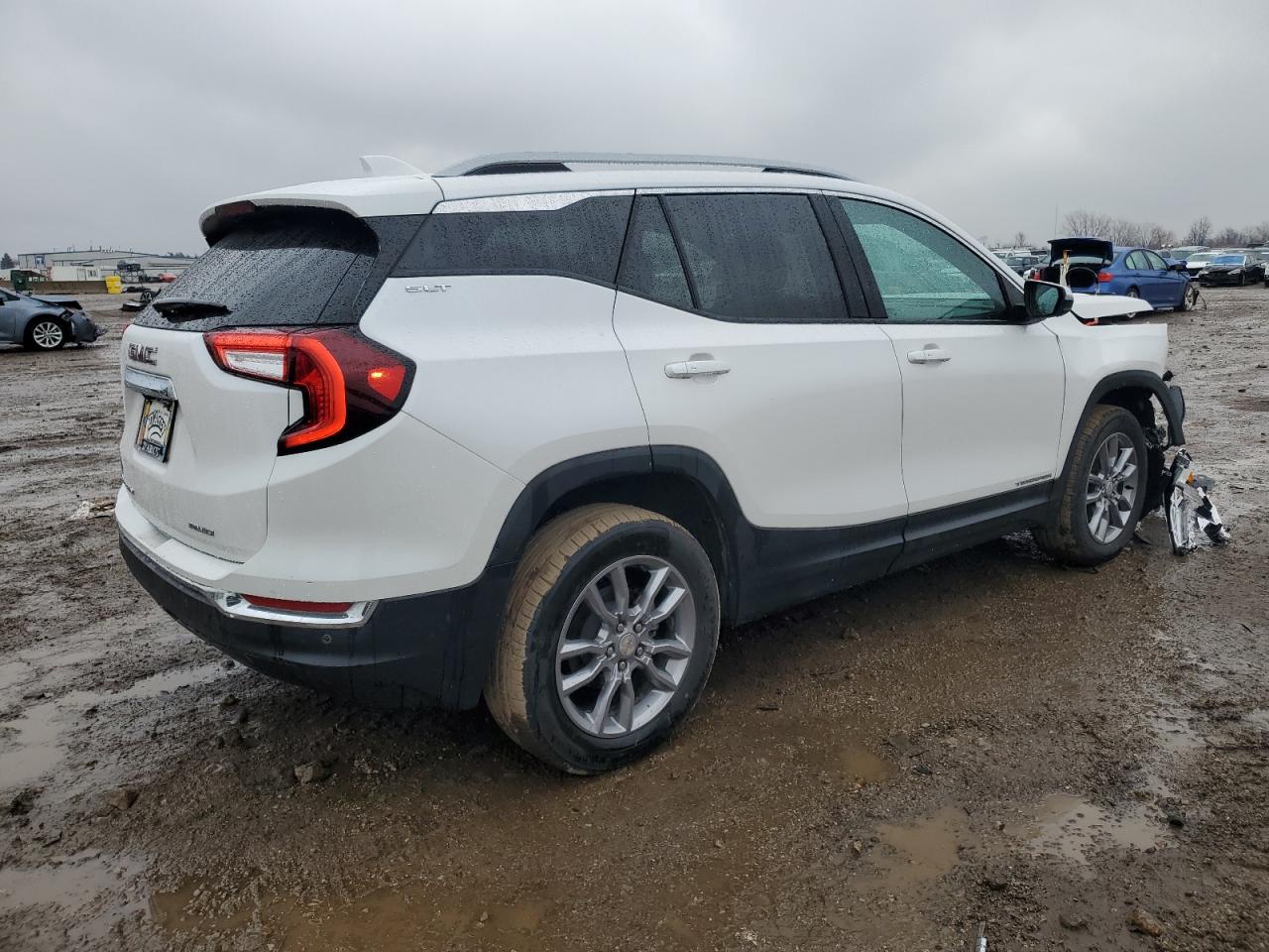 2022 GMC Terrain - Image 3