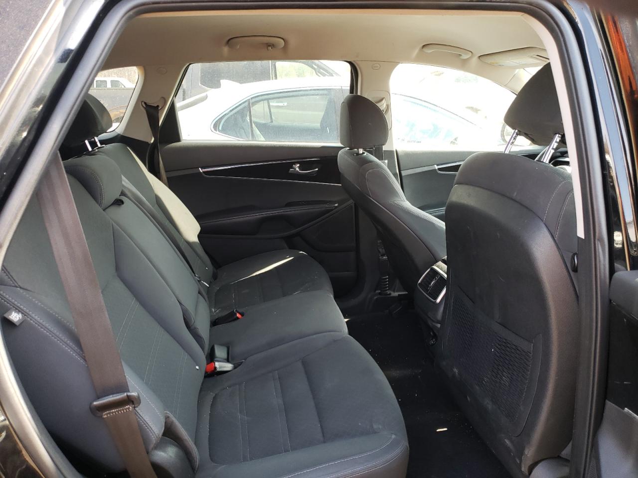 2018 Kia Sorento - Image 10