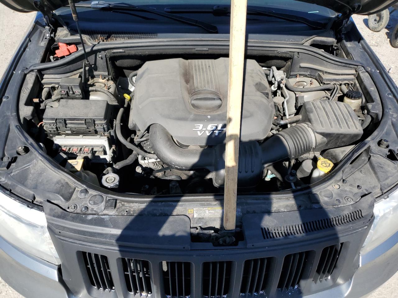 2012 Jeep Grand Cherokee - Image 11