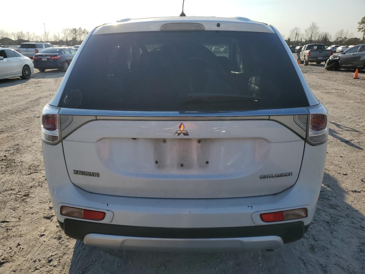 2015 Mitsubishi Outlander - Image 6