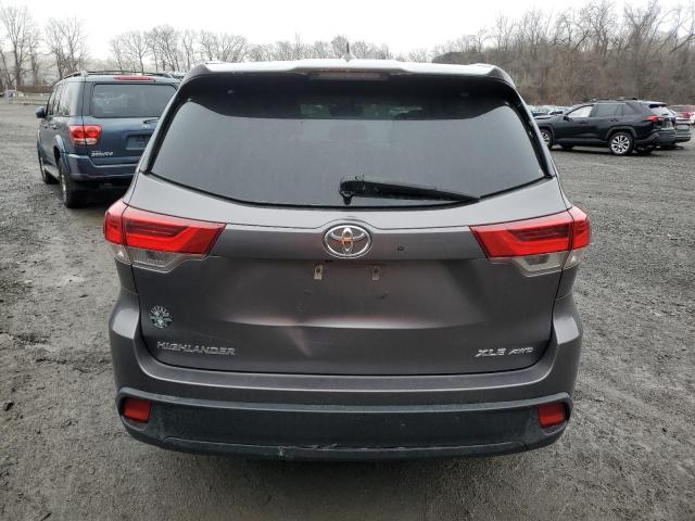 TOYOTA HIGHLANDER 2018 Серый