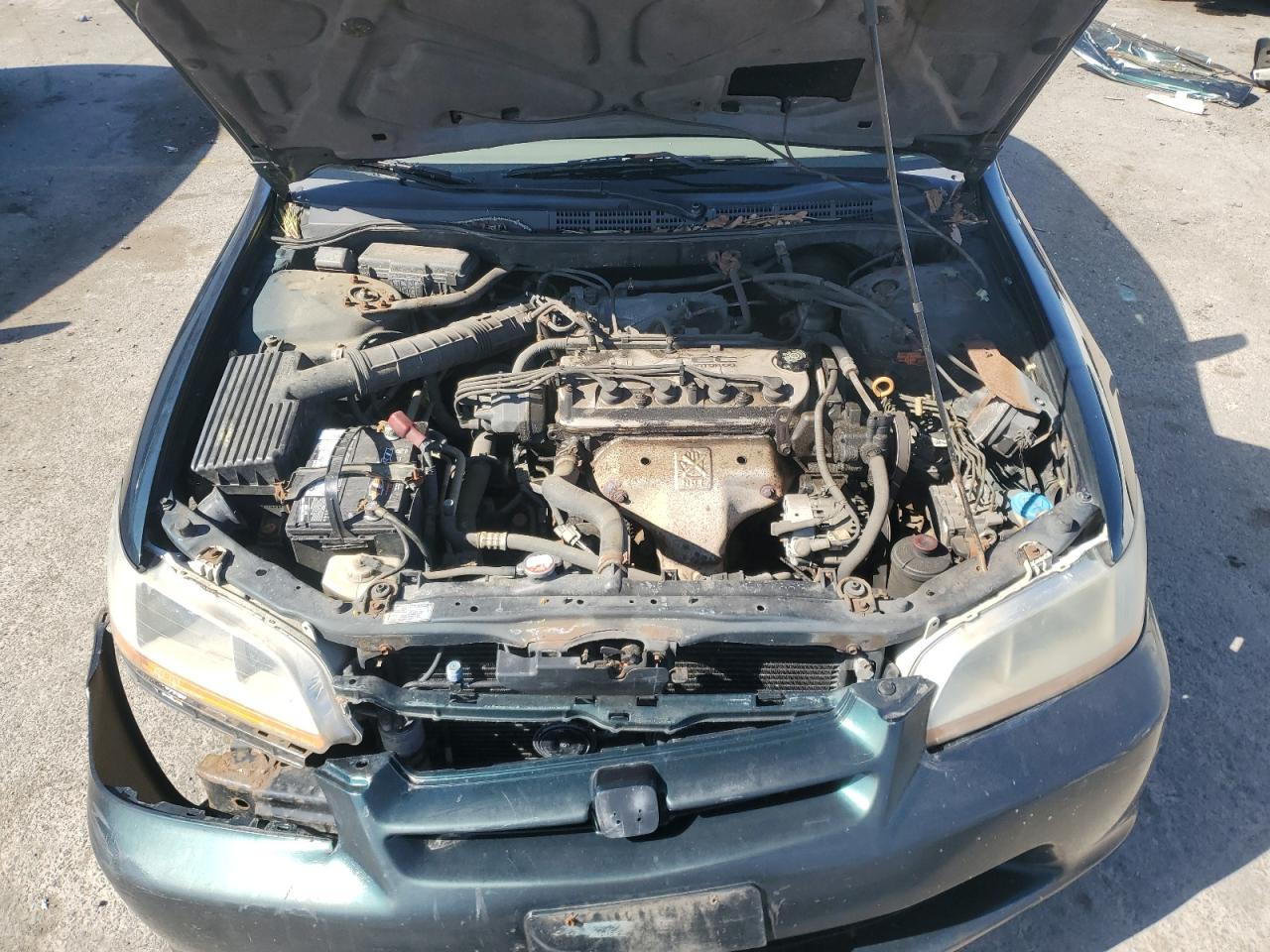 1998 Honda Accord Ex VIN: 1HGCG5657WA087828 Lot: 58505835