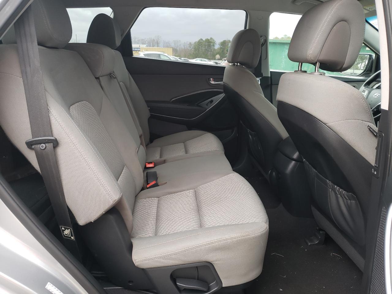 2017 Hyundai Santa Fe - Image 11