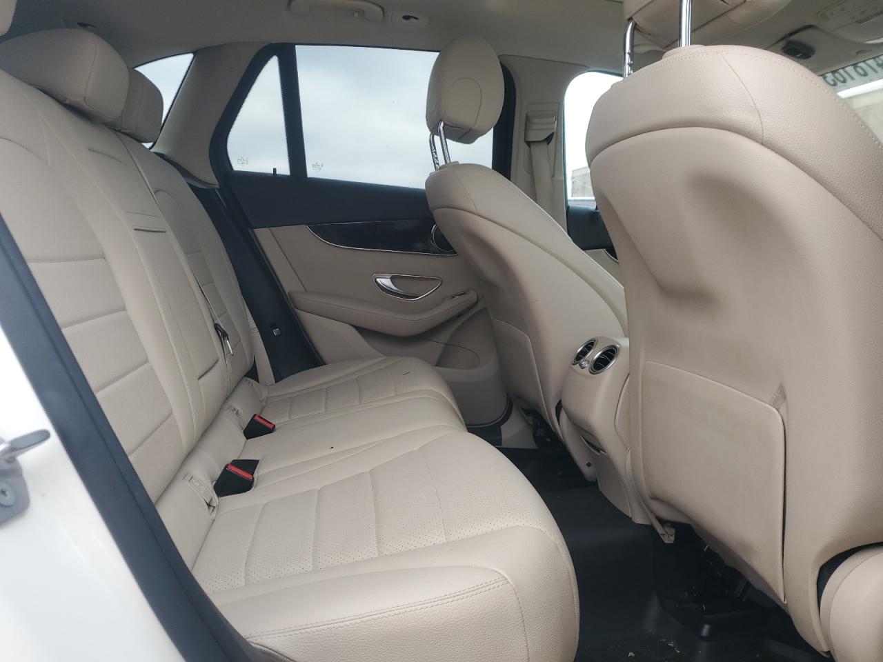 2016 Mercedes-Benz GLC - Image 11