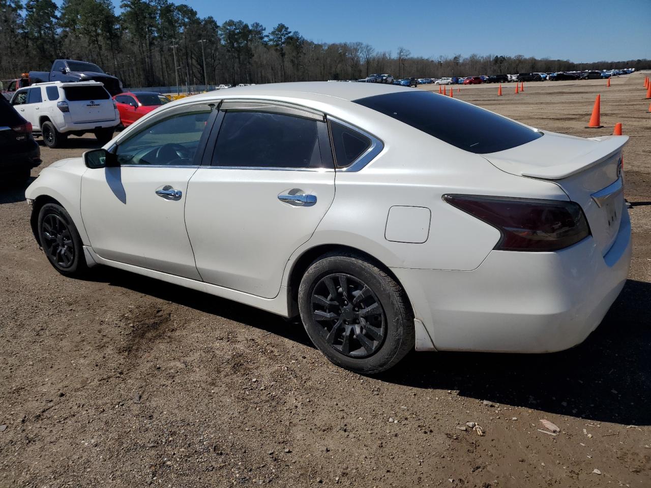 2015 Nissan Altima - Image 2
