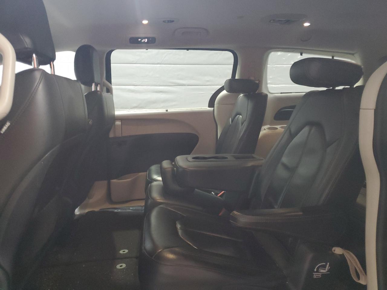 2018 Chrysler Pacifica - Image 11