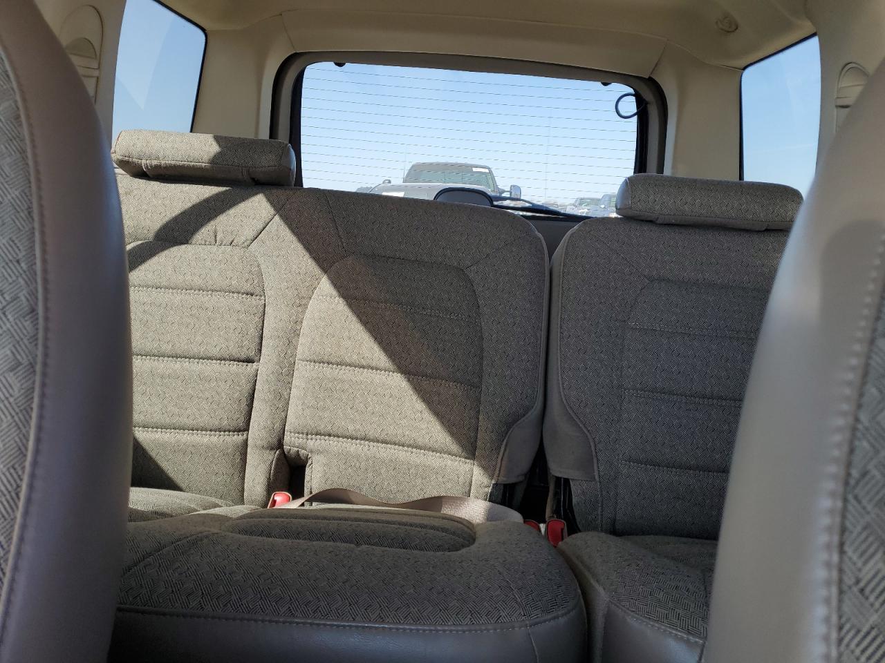 2002 Ford Explorer - Image 10