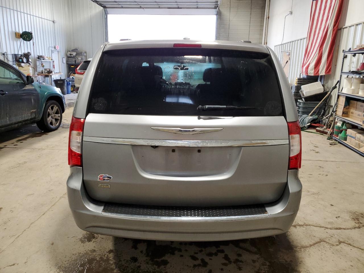 2016 Chrysler Town & Country - Image 6