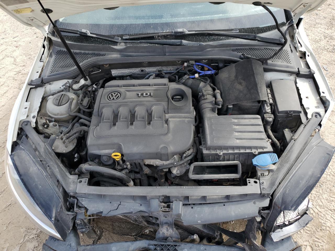 2015 Volkswagen Golf - Image 12