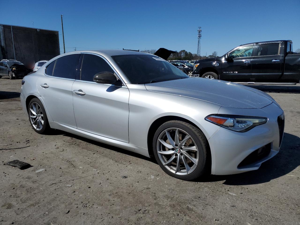2017 Alfa Romeo Giulia - Image 4