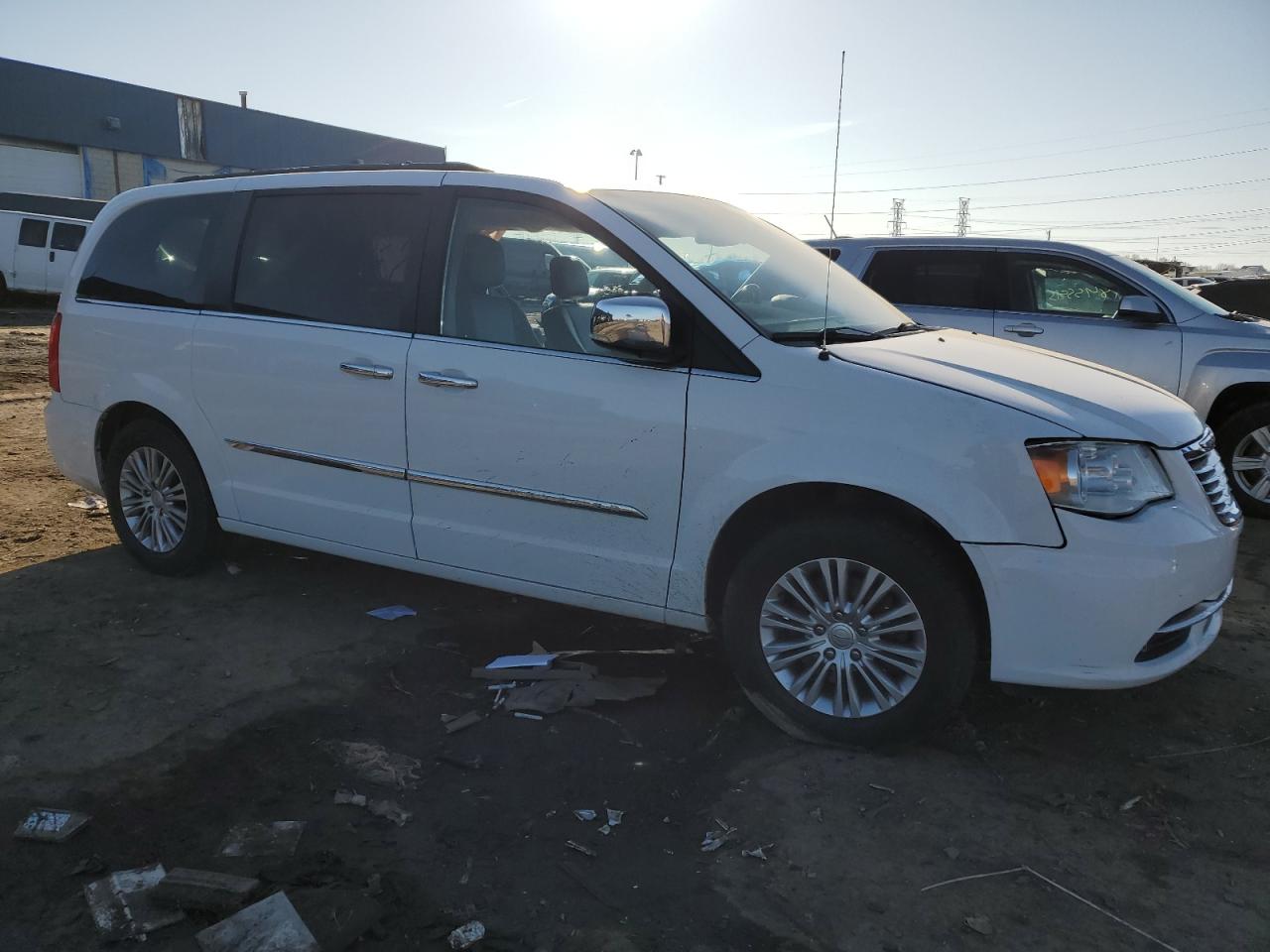 2015 Chrysler Town & Country - Image 4