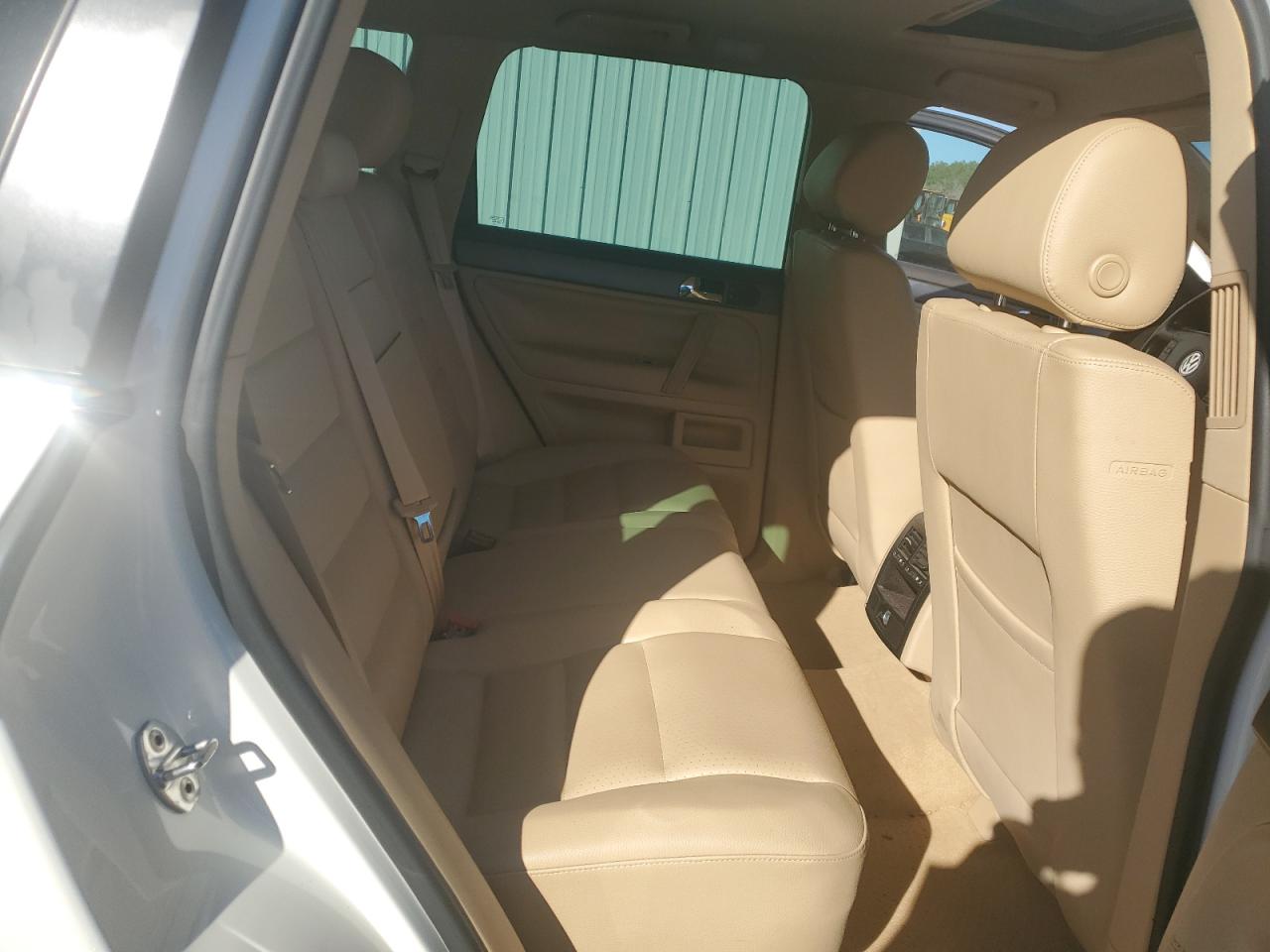 2008 Volkswagen Touareg - Image 11