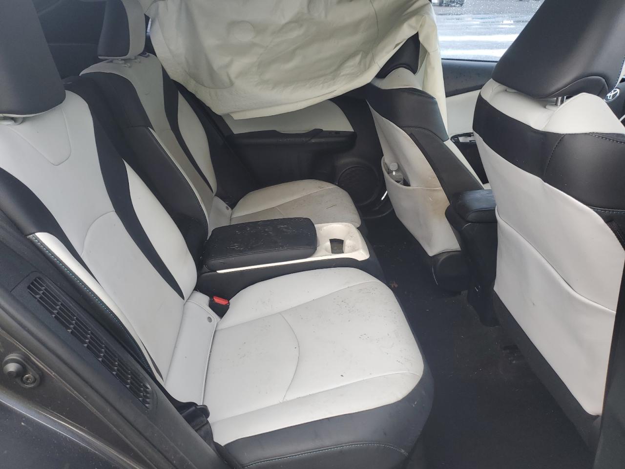 2017 Toyota Prius - Image 11