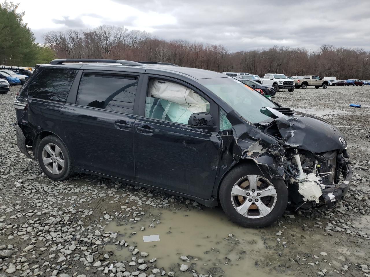 2015 Toyota Sienna - Image 4