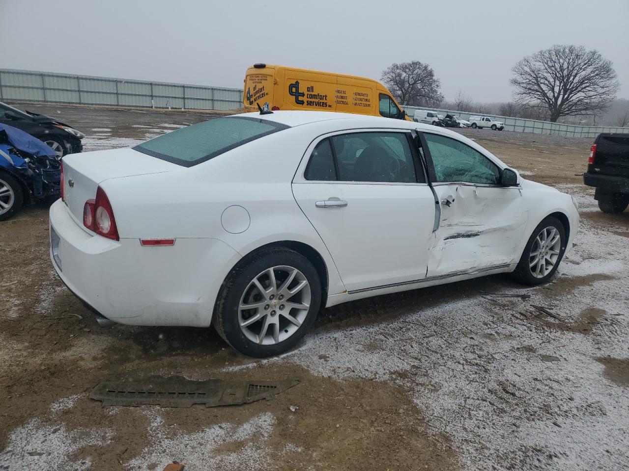 2011 Chevrolet Malibu - Image 3