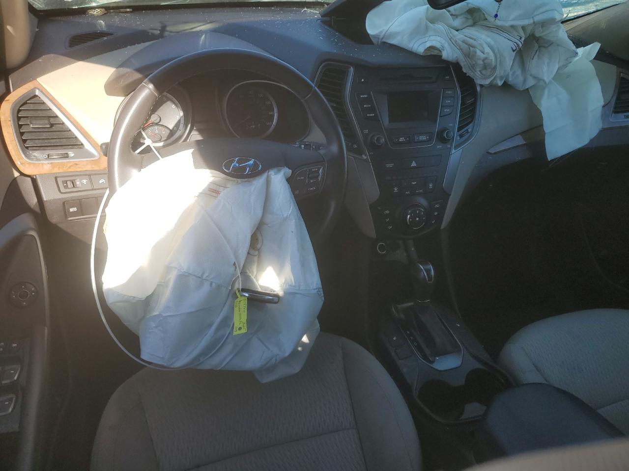 2014 Hyundai Santa Fe - Image 8