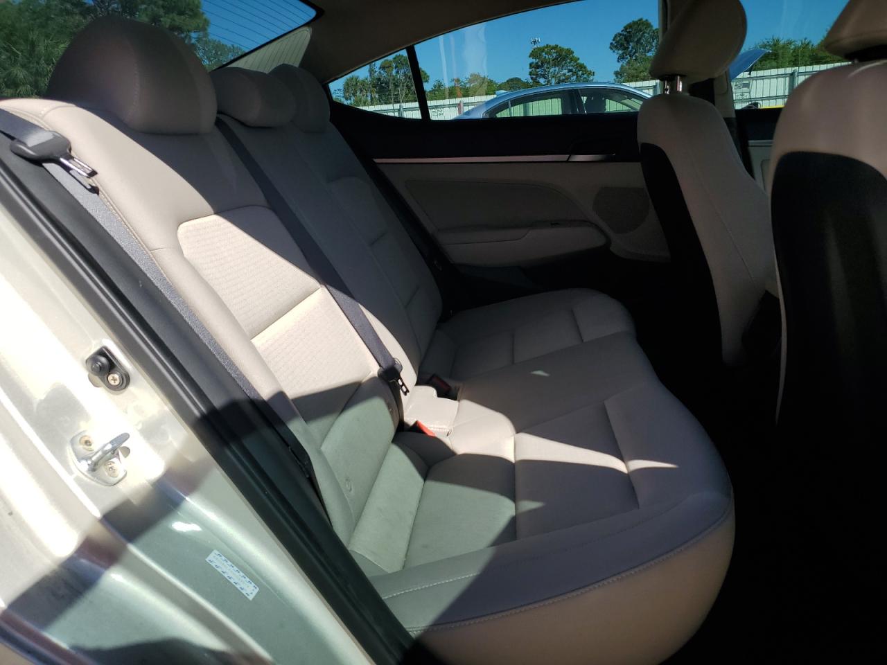 2017 Hyundai Elantra - Image 10