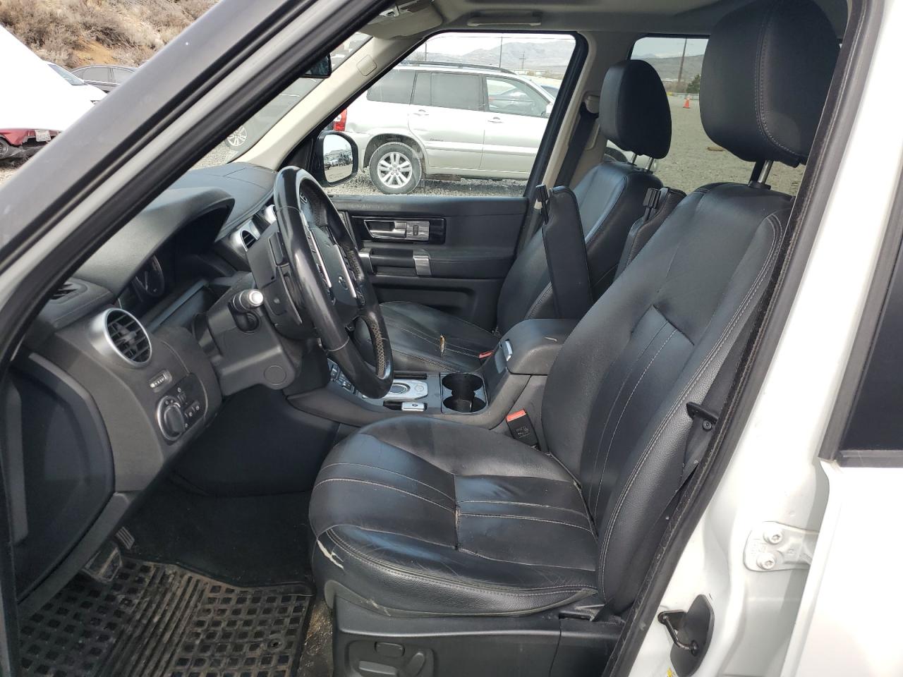 2016 Land Rover LR4 - Image 7