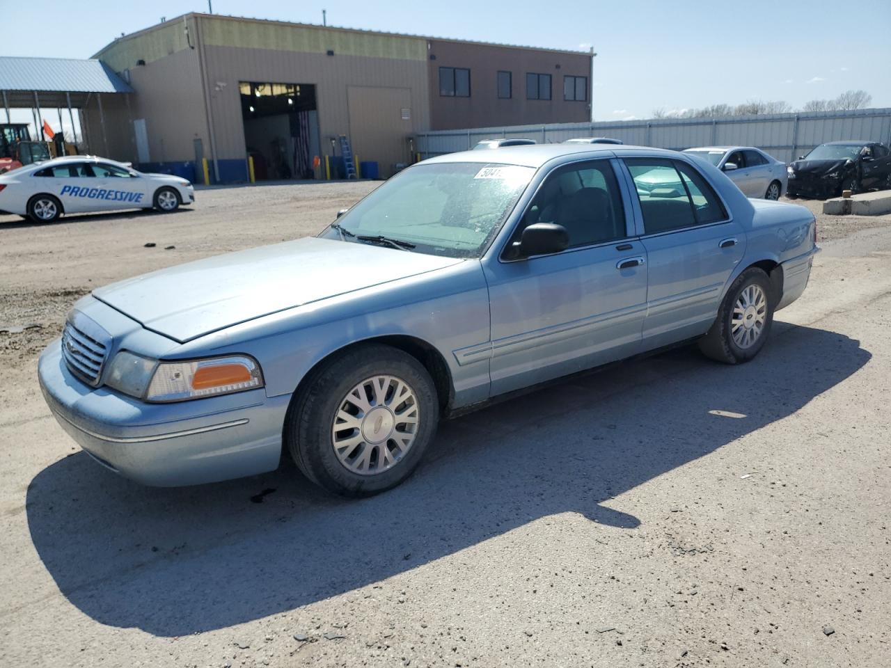 2004 Ford Crown Victoria Lx for Sale in Kansas City, KS - Side