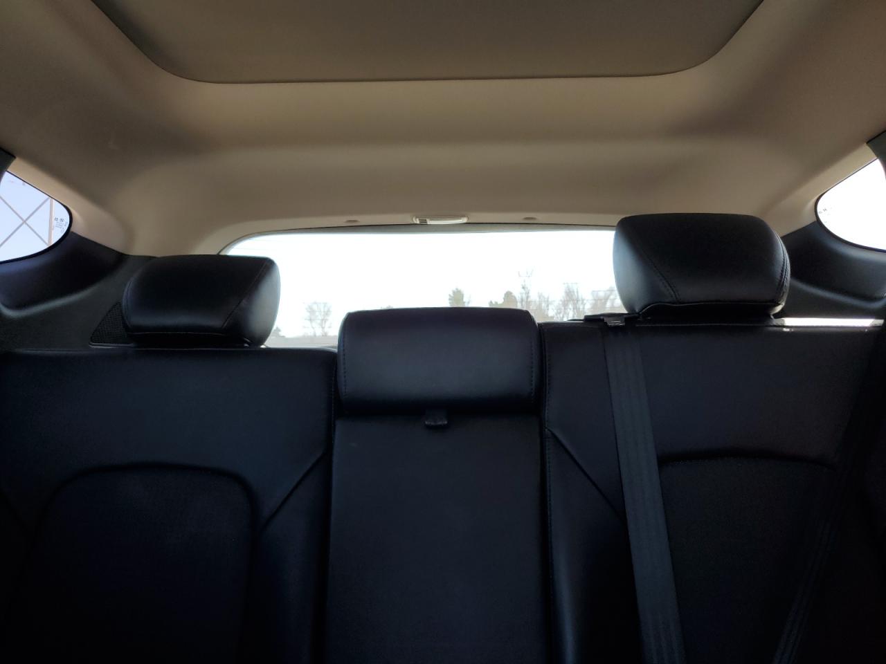 2015 Hyundai Santa Fe - Image 10