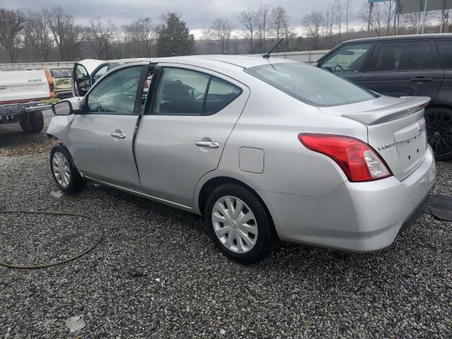  NISSAN VERSA 2017 Srebrny