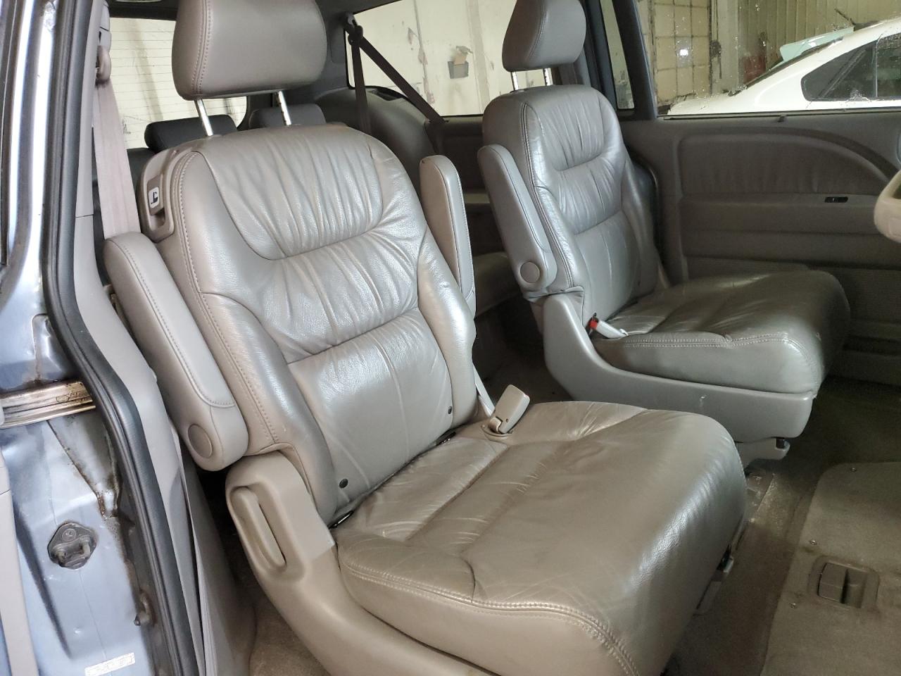 2010 Honda Odyssey - Image 11