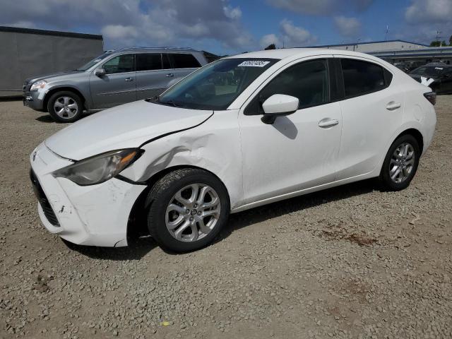  TOYOTA YARIS 2017 Белый