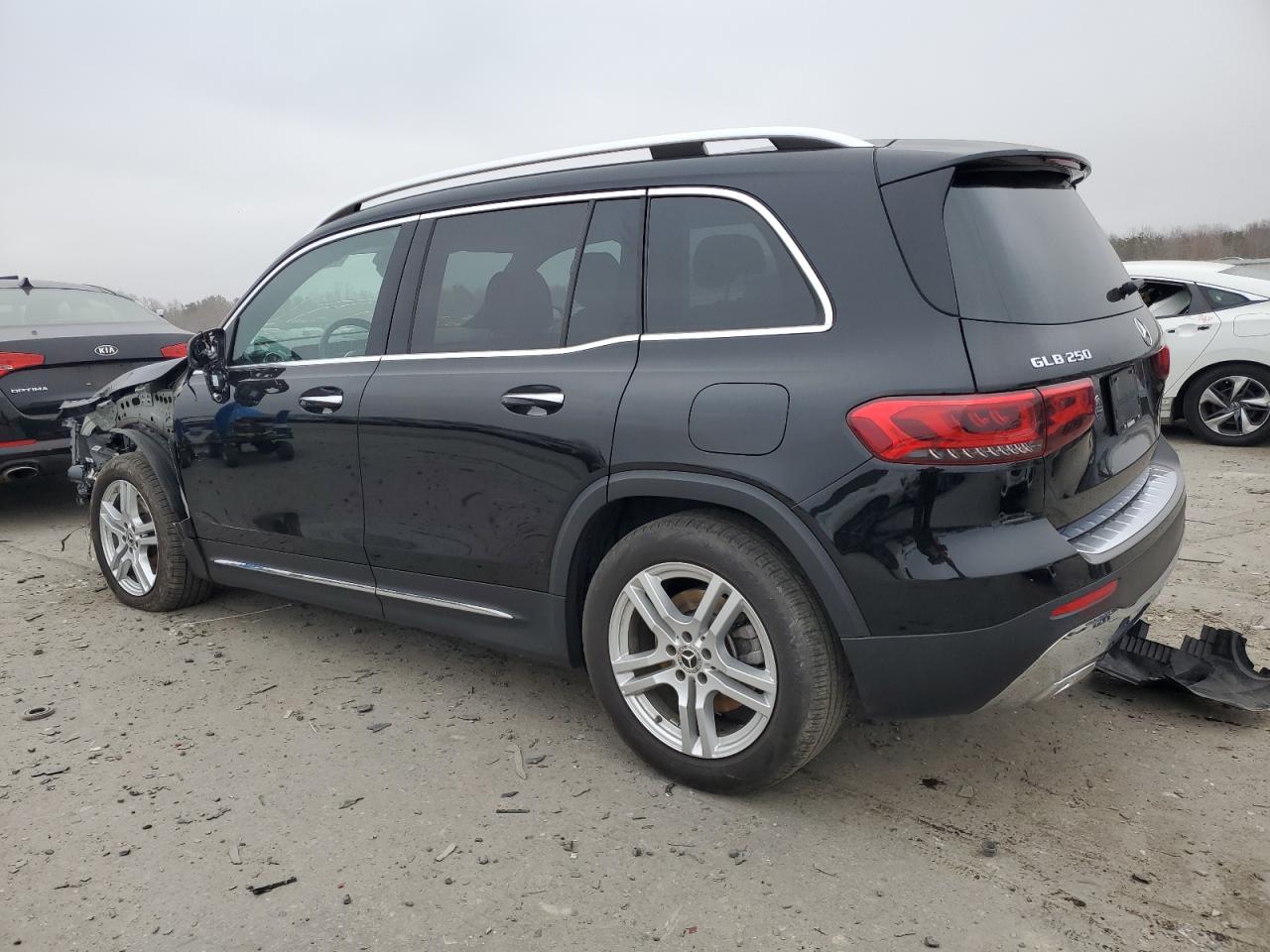 2022 Mercedes-Benz GLB - Image 2