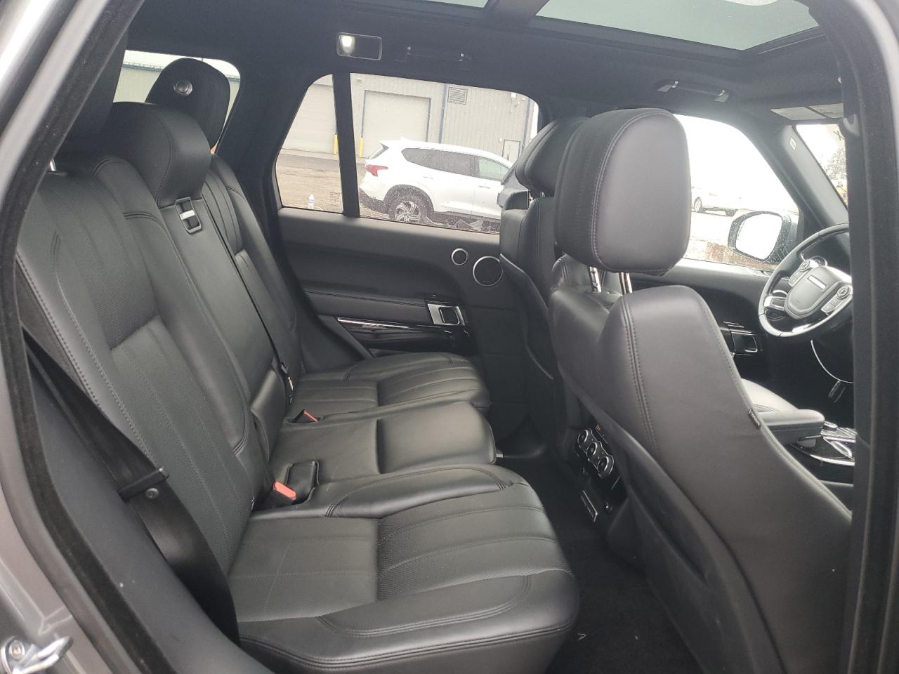 2016 Land Rover Range Rover - Image 11