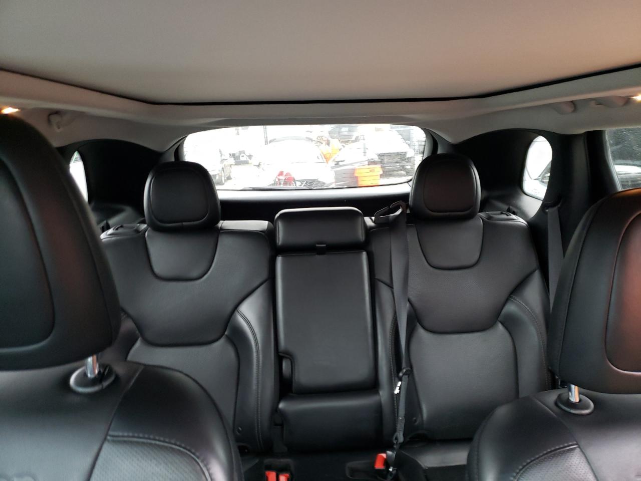 2019 Jeep Grand Cherokee - Image 10