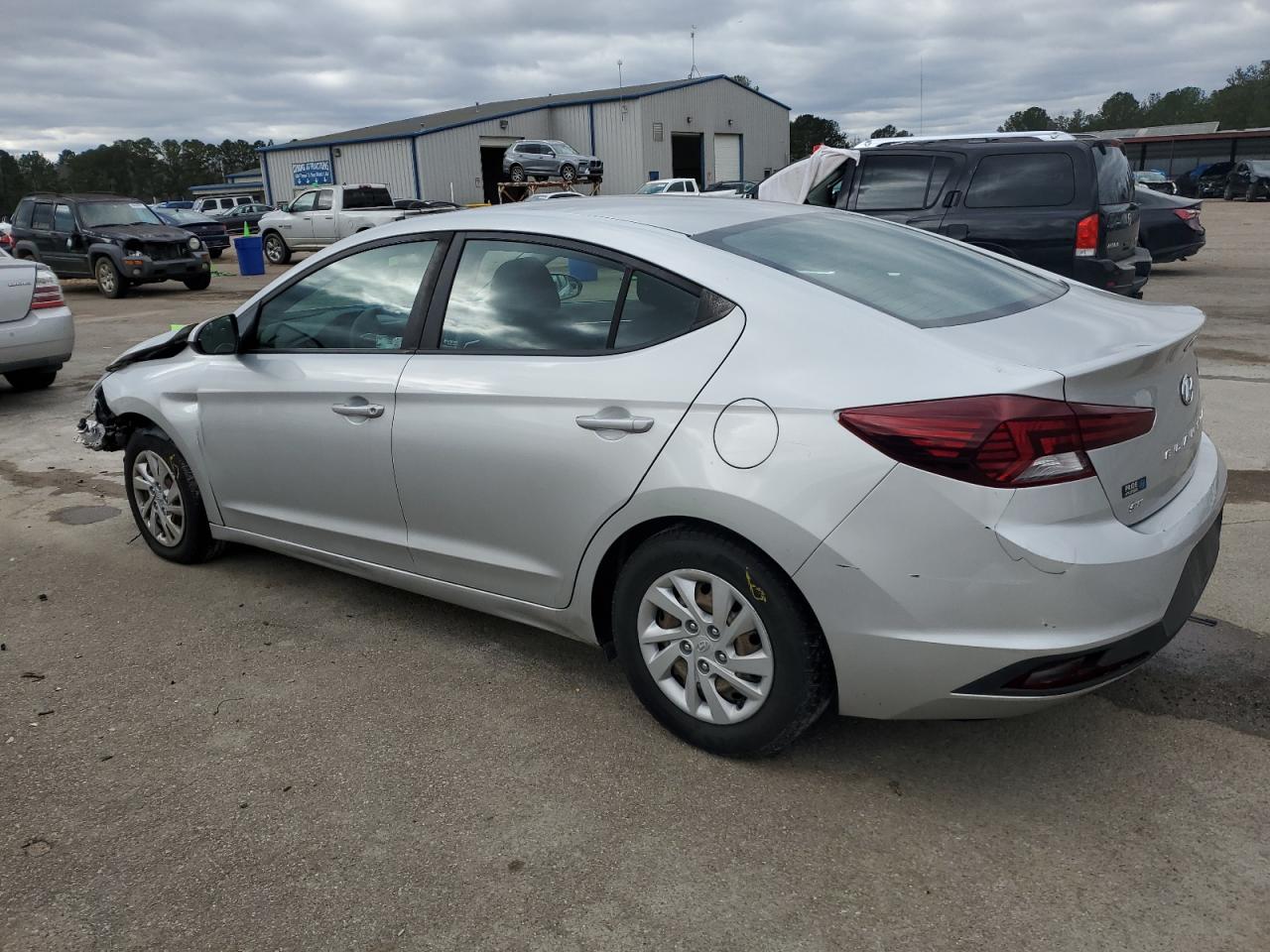 2019 Hyundai Elantra - Image 2