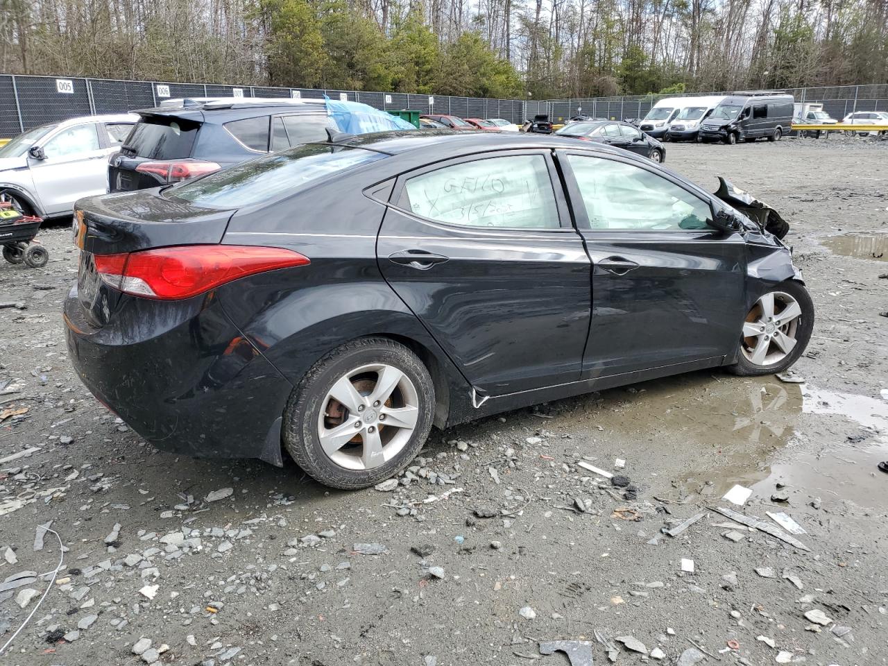 2013 Hyundai Elantra - Image 3