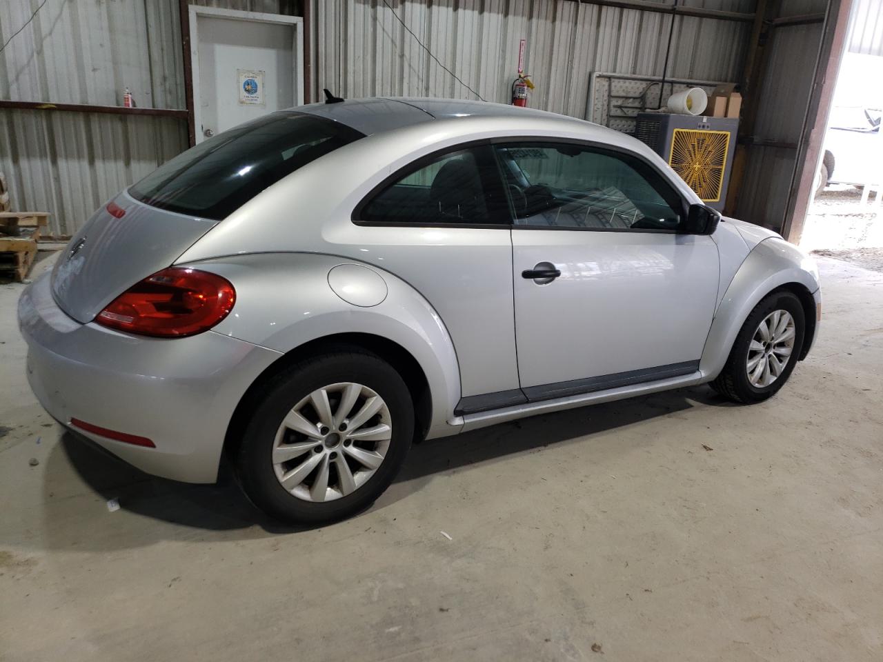 2014 Volkswagen Beetle - Image 3
