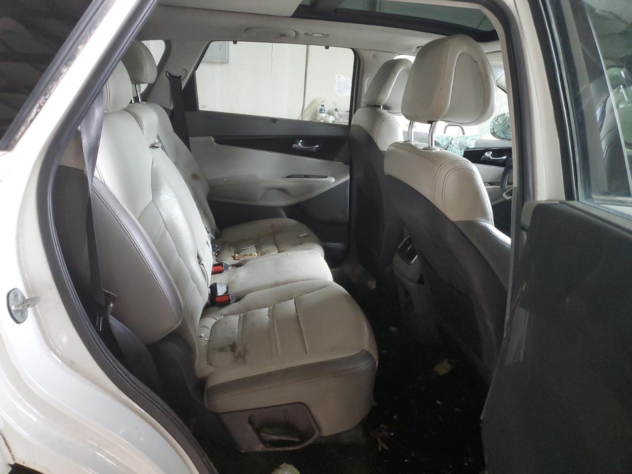 2016 Kia Sorento - Image 11