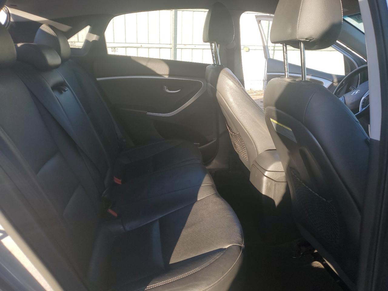 2014 Hyundai Elantra - Image 10