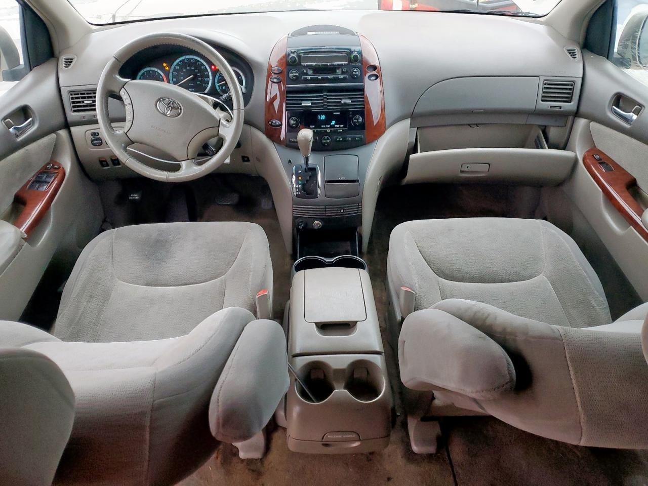 2005 Toyota Sienna - Image 8