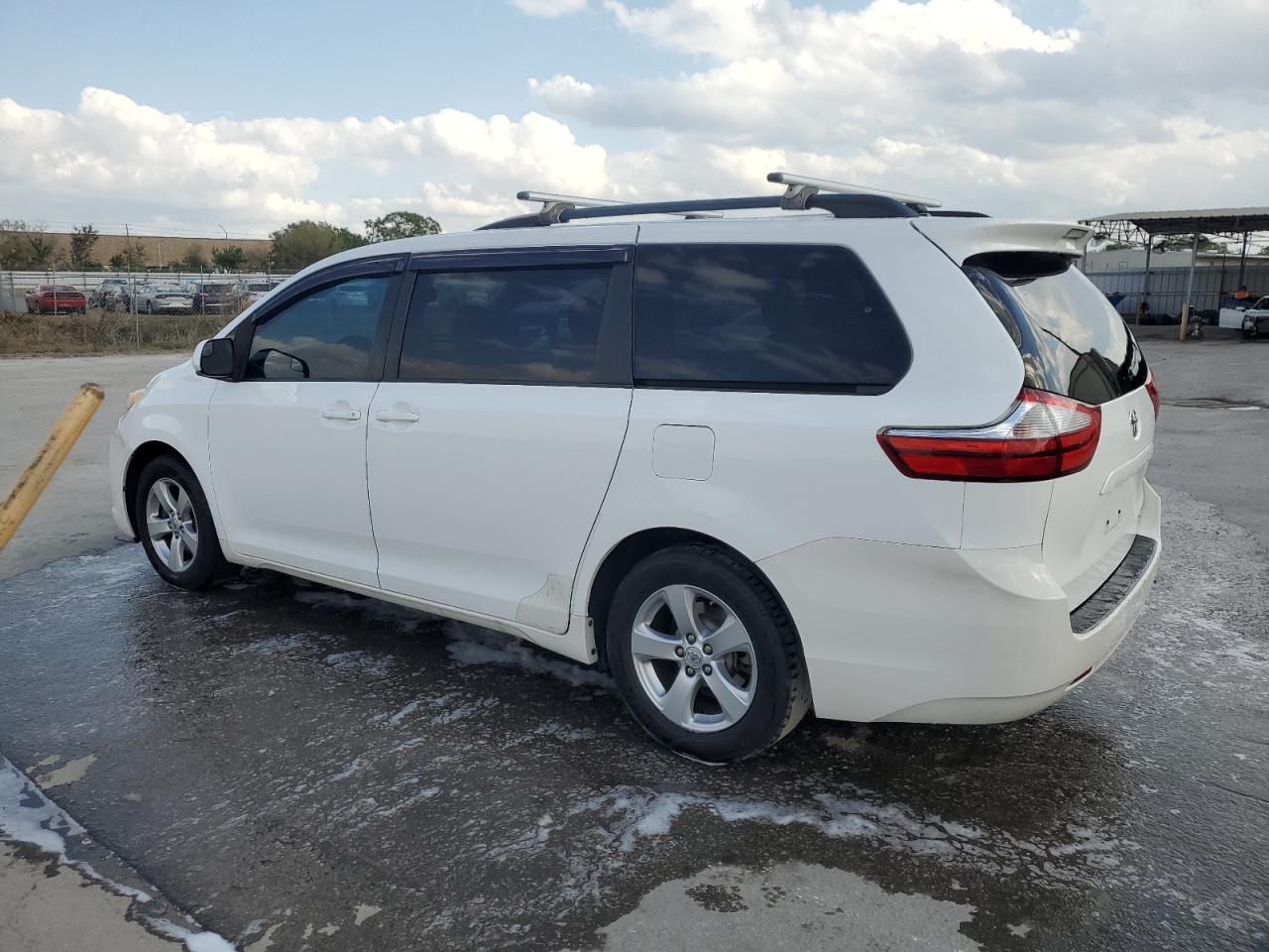 2015 Toyota Sienna - Image 2