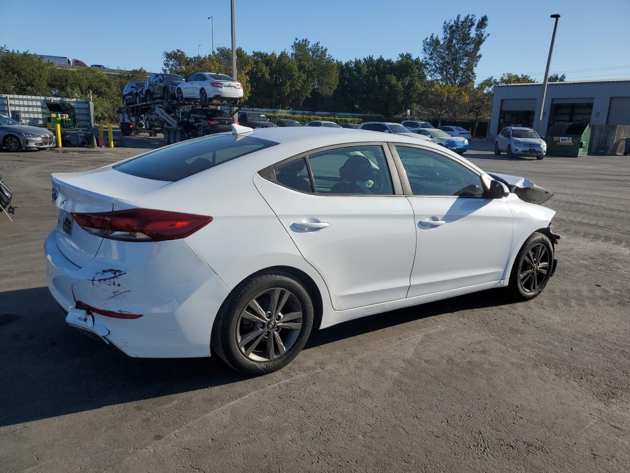 2018 Hyundai Elantra - Image 3